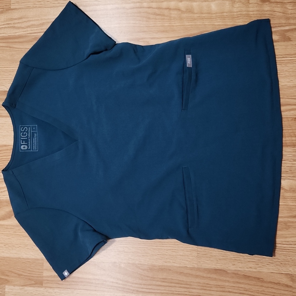 Figs technical collection Casma™ Three-Pocket Scrub Top size Small